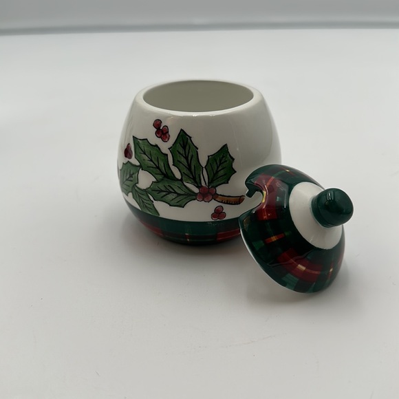 Vintage Christmas creamer and lidded sugar set Pacific Rim HollyBerry - Picture 10 of 16